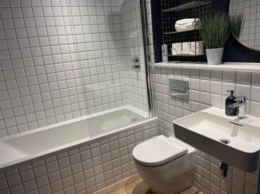 Trendy Apartment In Cardiff Free Parking Buitenkant foto