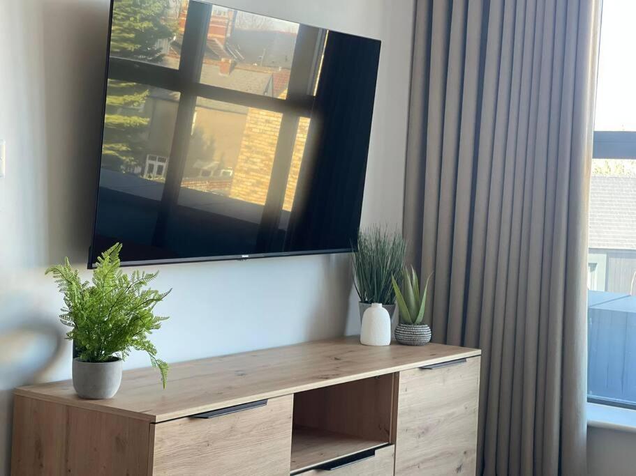 Trendy Apartment In Cardiff Free Parking Buitenkant foto