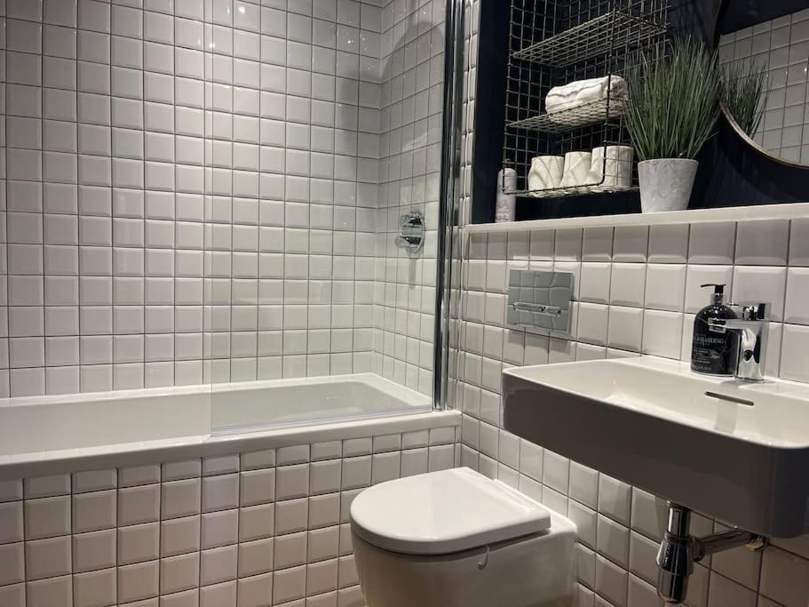 Trendy Apartment In Cardiff Free Parking Buitenkant foto