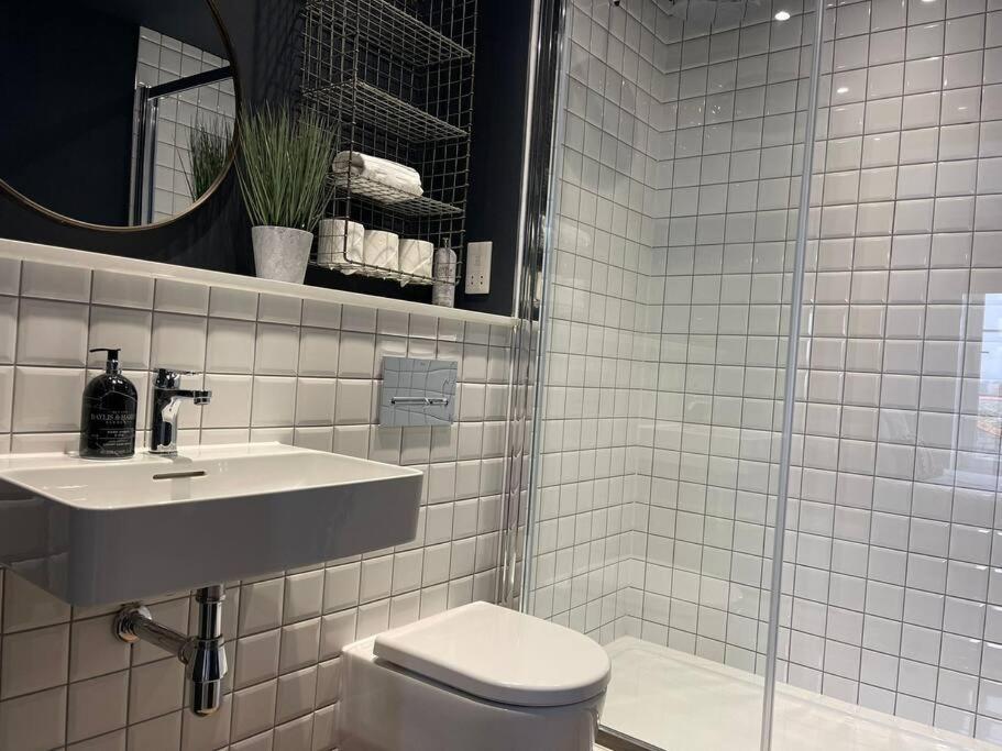 Trendy Apartment In Cardiff Free Parking Buitenkant foto