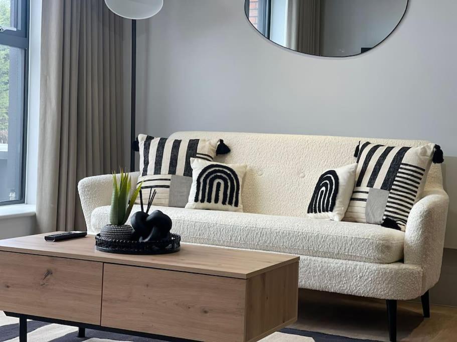 Trendy Apartment In Cardiff Free Parking Buitenkant foto