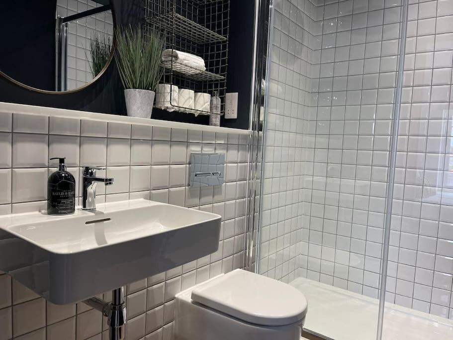 Trendy Apartment In Cardiff Free Parking Buitenkant foto